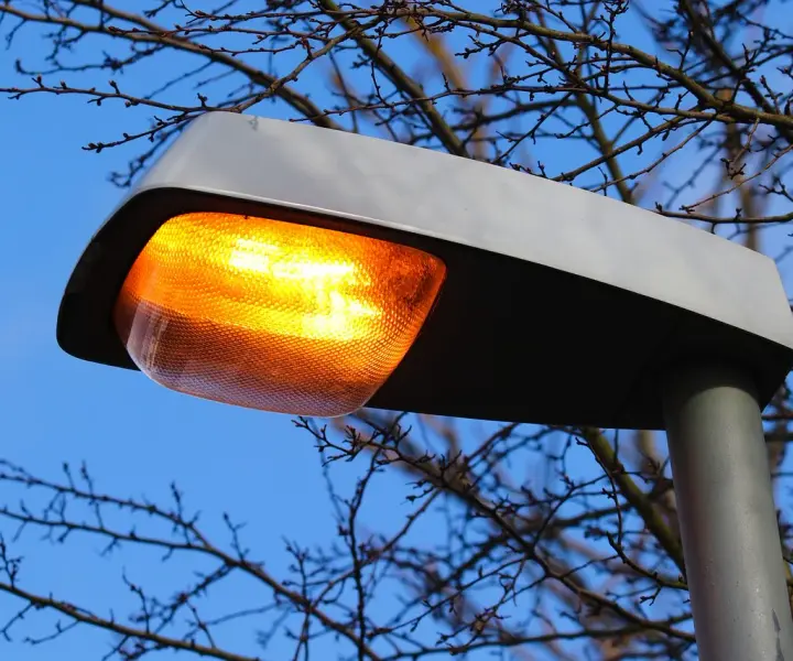 Kto odpowiada za oświetlenie na wsi? Twój przewodnik i zgłaszanie awarii